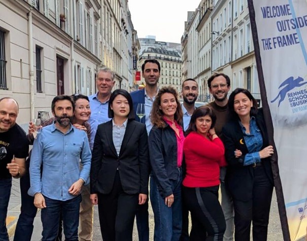 Une partie de l’équipe du comité Rennes SB Alumni réunie à Paris : les « enfants terribles » !